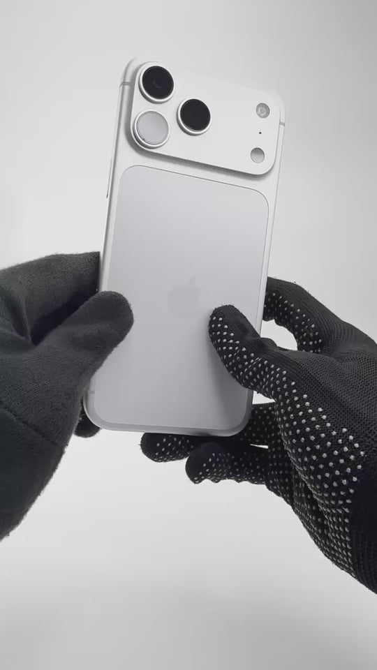 iPhone 17 Pro Max - 256GB - Silver - Pre-owned