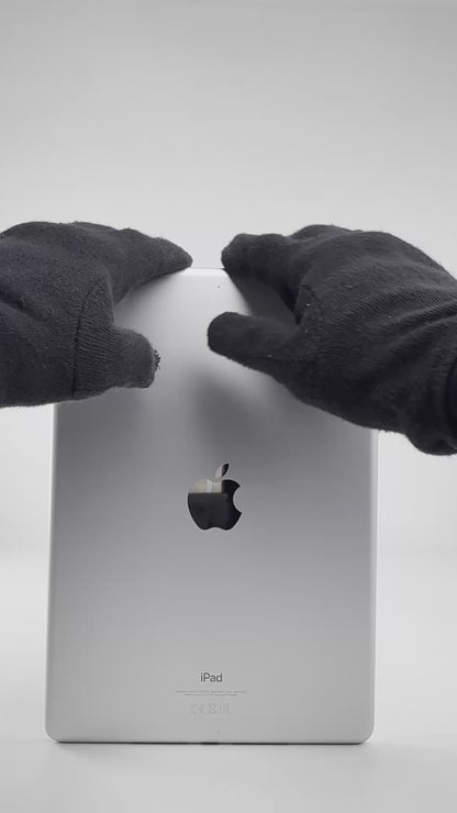 iPad 7th Gen Wifi - 32GB - Silver - Pre-owned