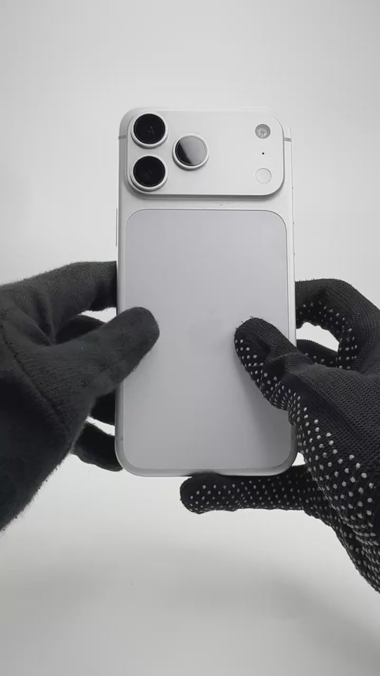iPhone 17 Pro Max - 256GB - Silver - Pre-owned