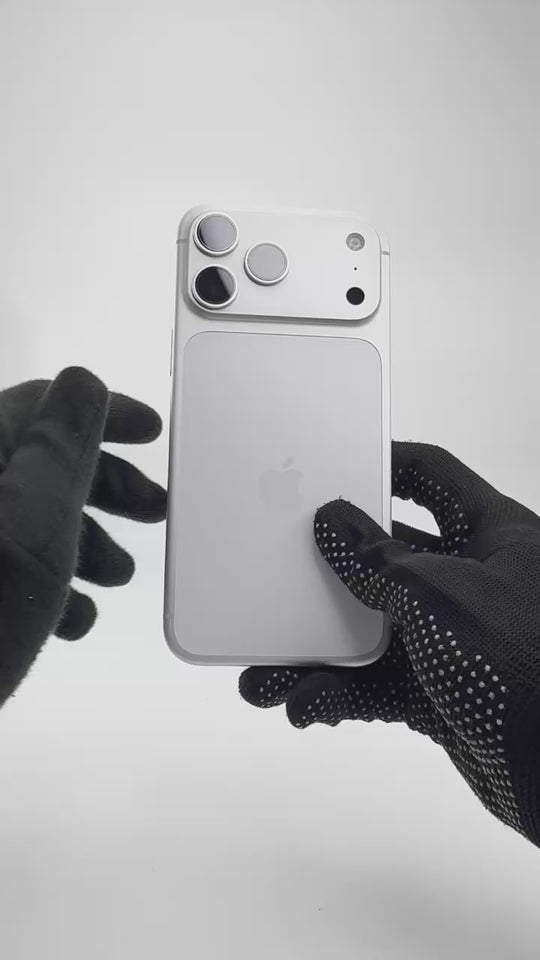 iPhone 17 Pro Max - 256GB - Silver - IW (26-Oct-26) - Pre-owned