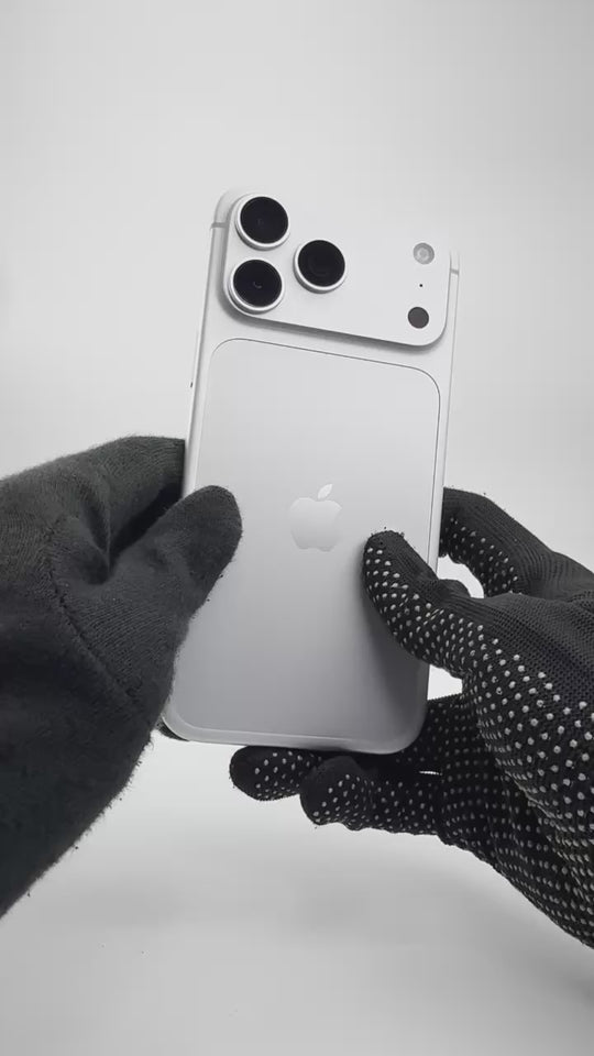 iPhone 18 Pro Max - 256GB - Silver - IW (06-Oct-27) - Pre-owned